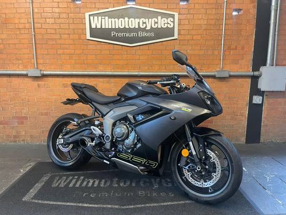 TRIUMPH DAYTONA 660 